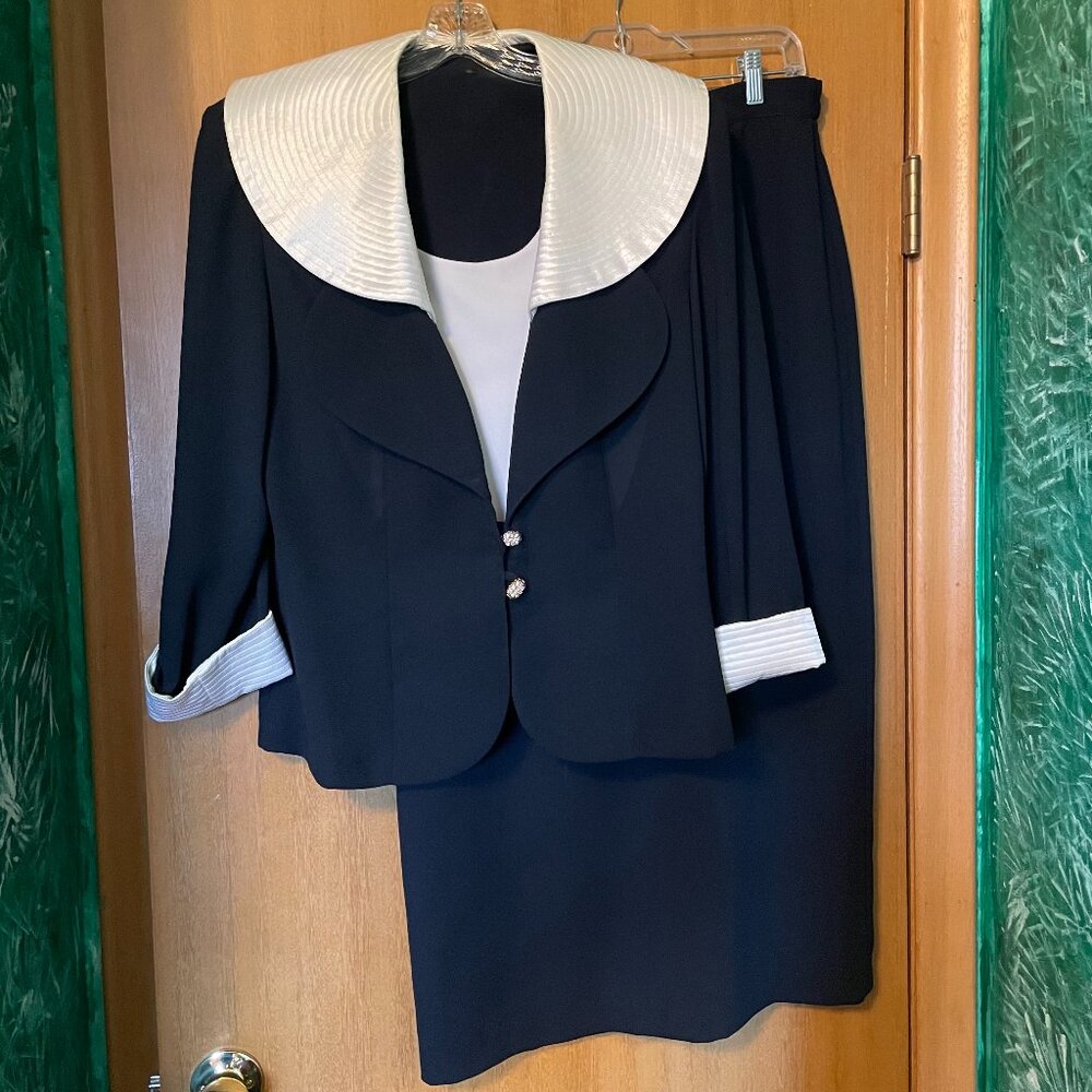 Big White Collar 2 piece blazer and skirt